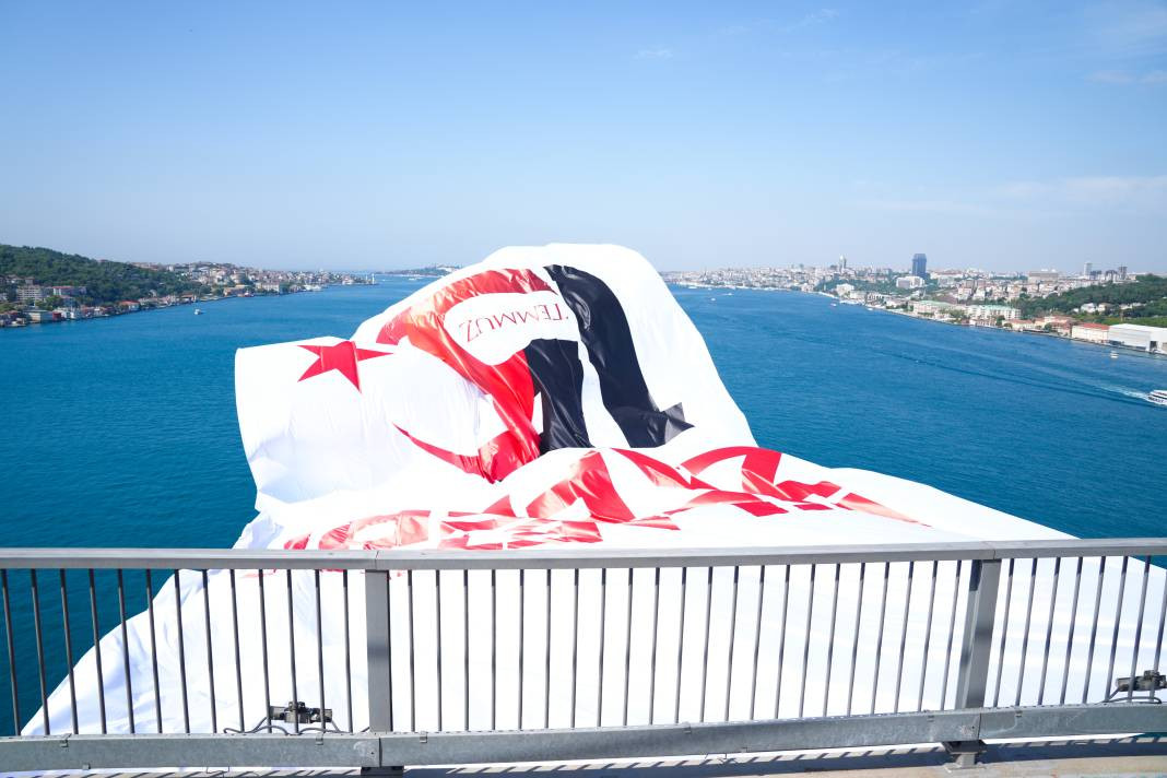 İstanbul'daki köprülere Türk bayrağı asıldı - Resim: 10